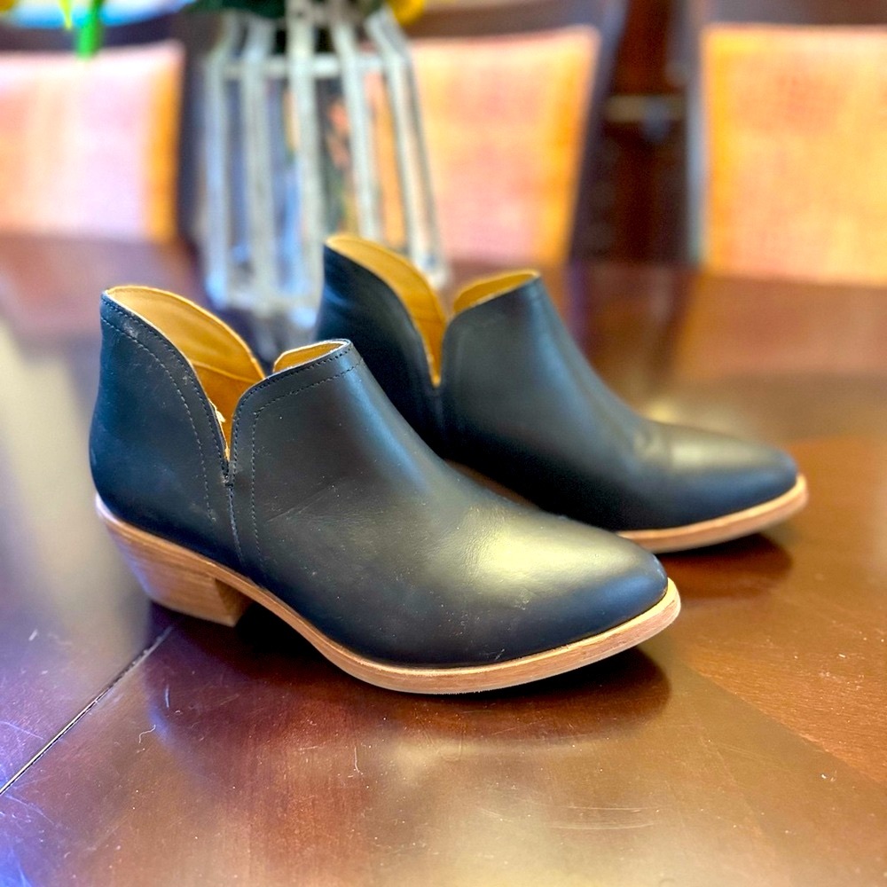 Nisolo Mia black ankle booties new without box
